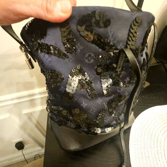 Louis Vuitton LOVE PARIS Sequin Tote – Limited Edition 2014 - Picture 5 of 14